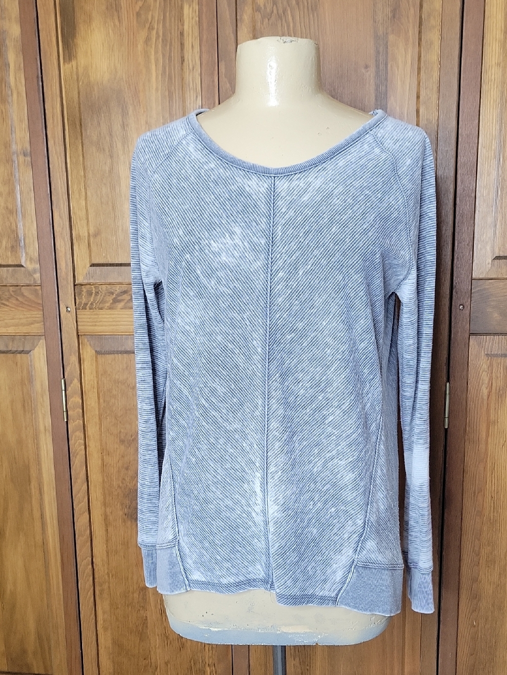 Green Tea Distressed Lightweight Gray Long Sleeve Pullover Top Sz M